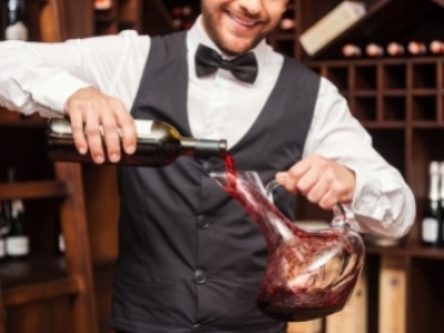 Aération, décantation, carafage : comment bien servir vos vins